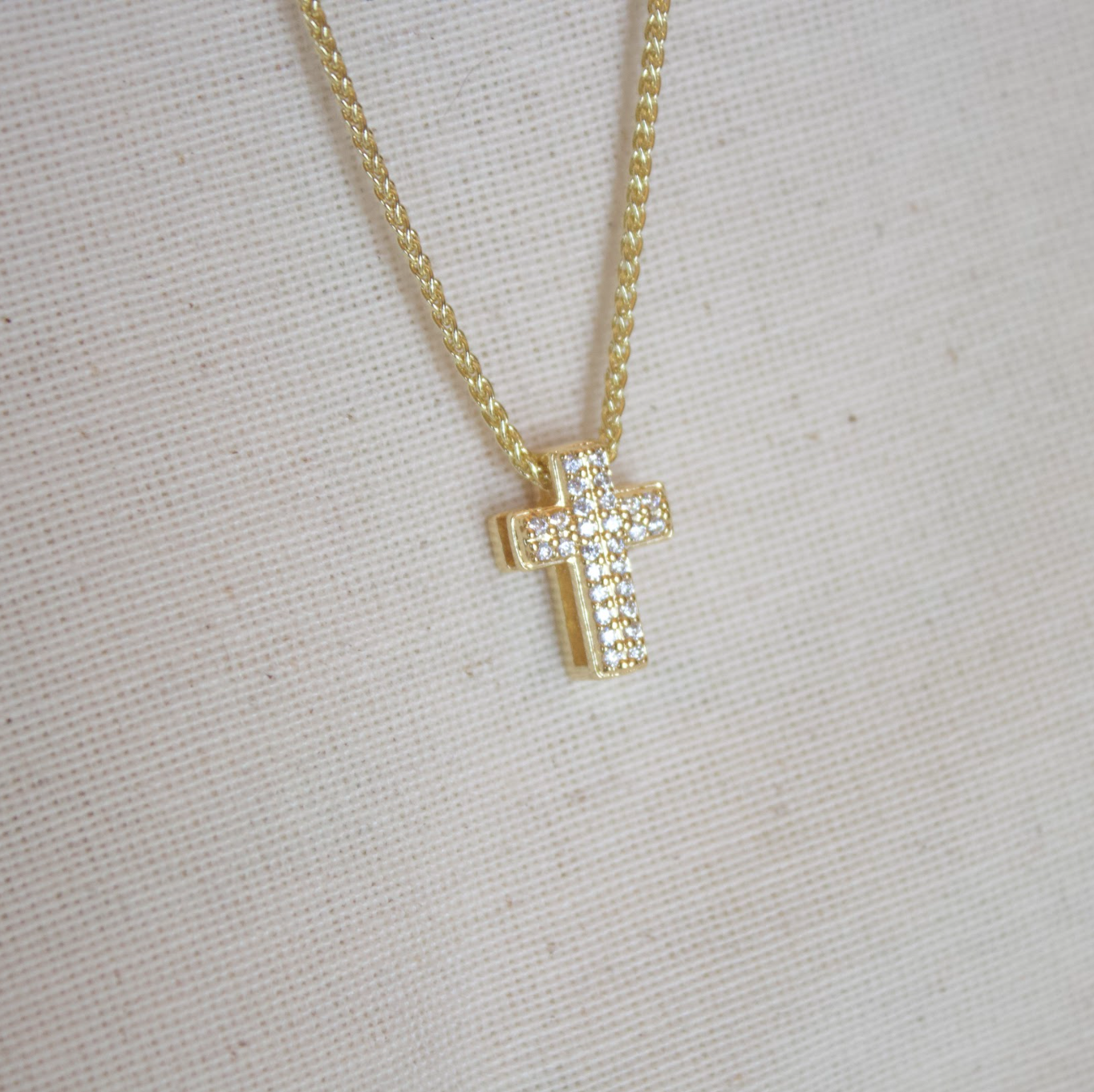 Collar dorado dije cruz dorada