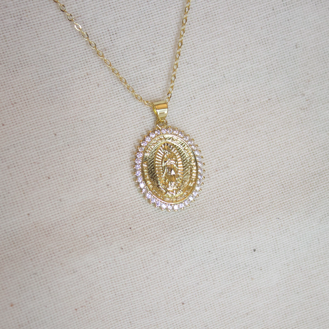 Collar dije virgen con circonias