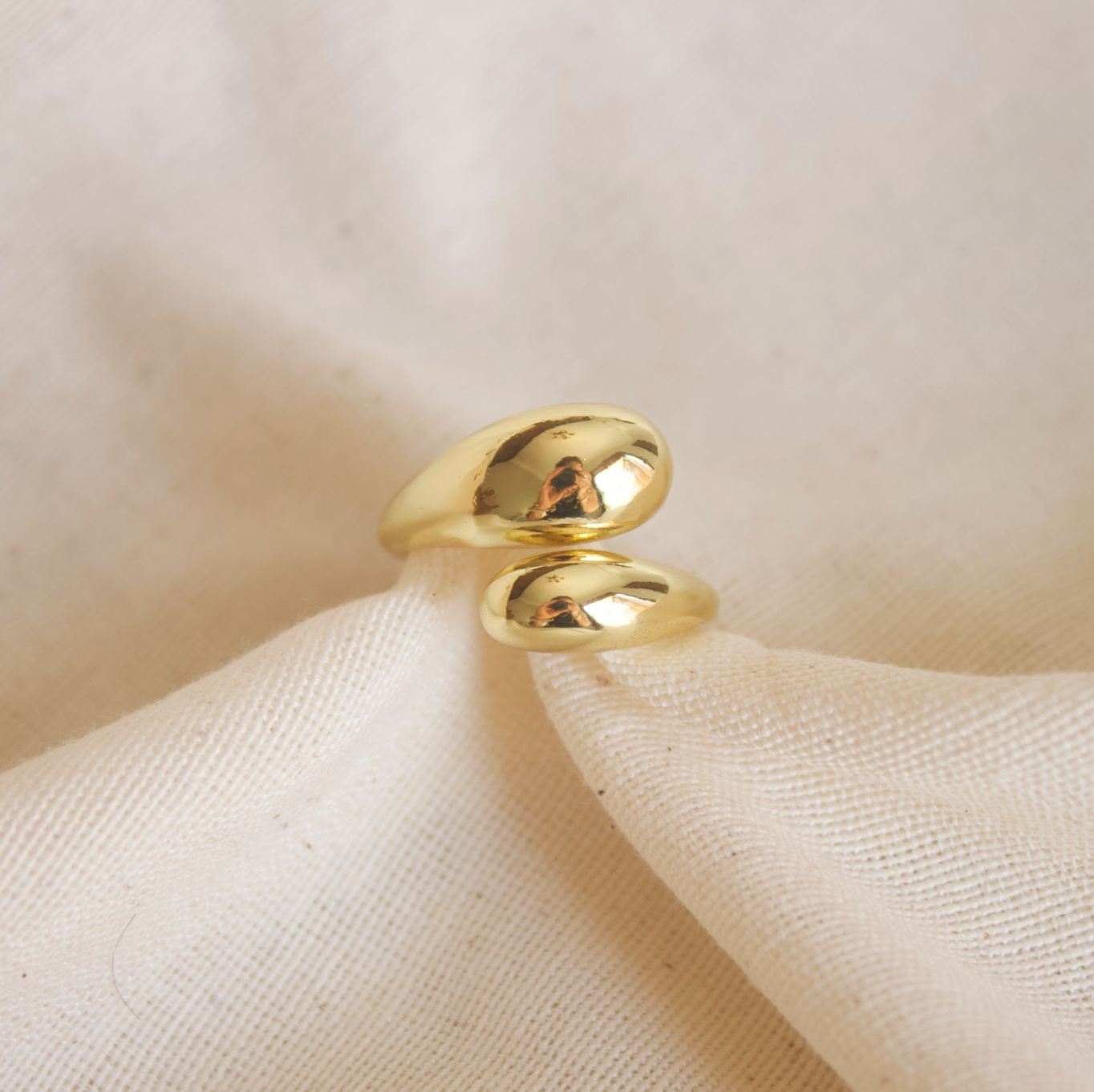 Anillo dos gotas dorado