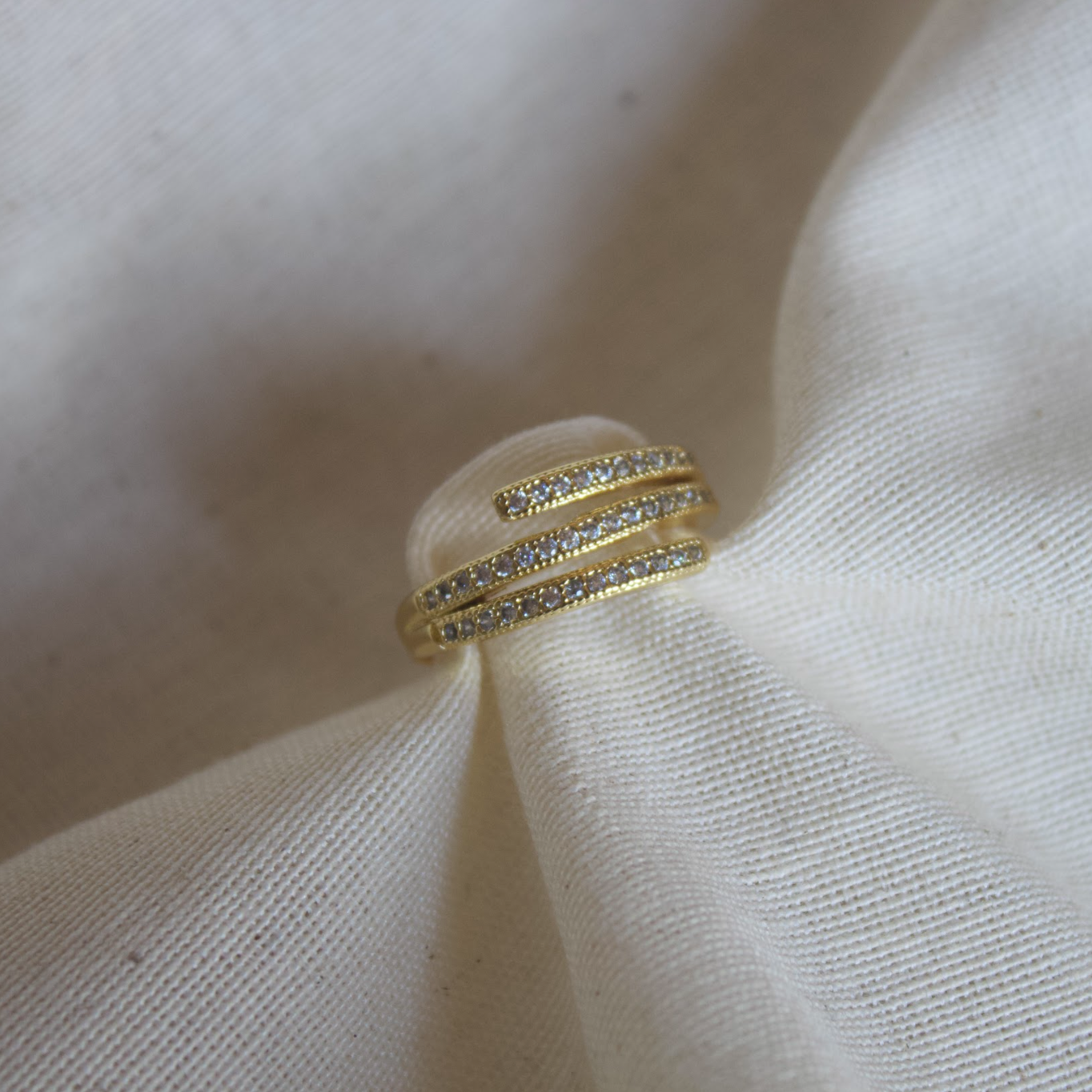Anillo tres lineas con circonia