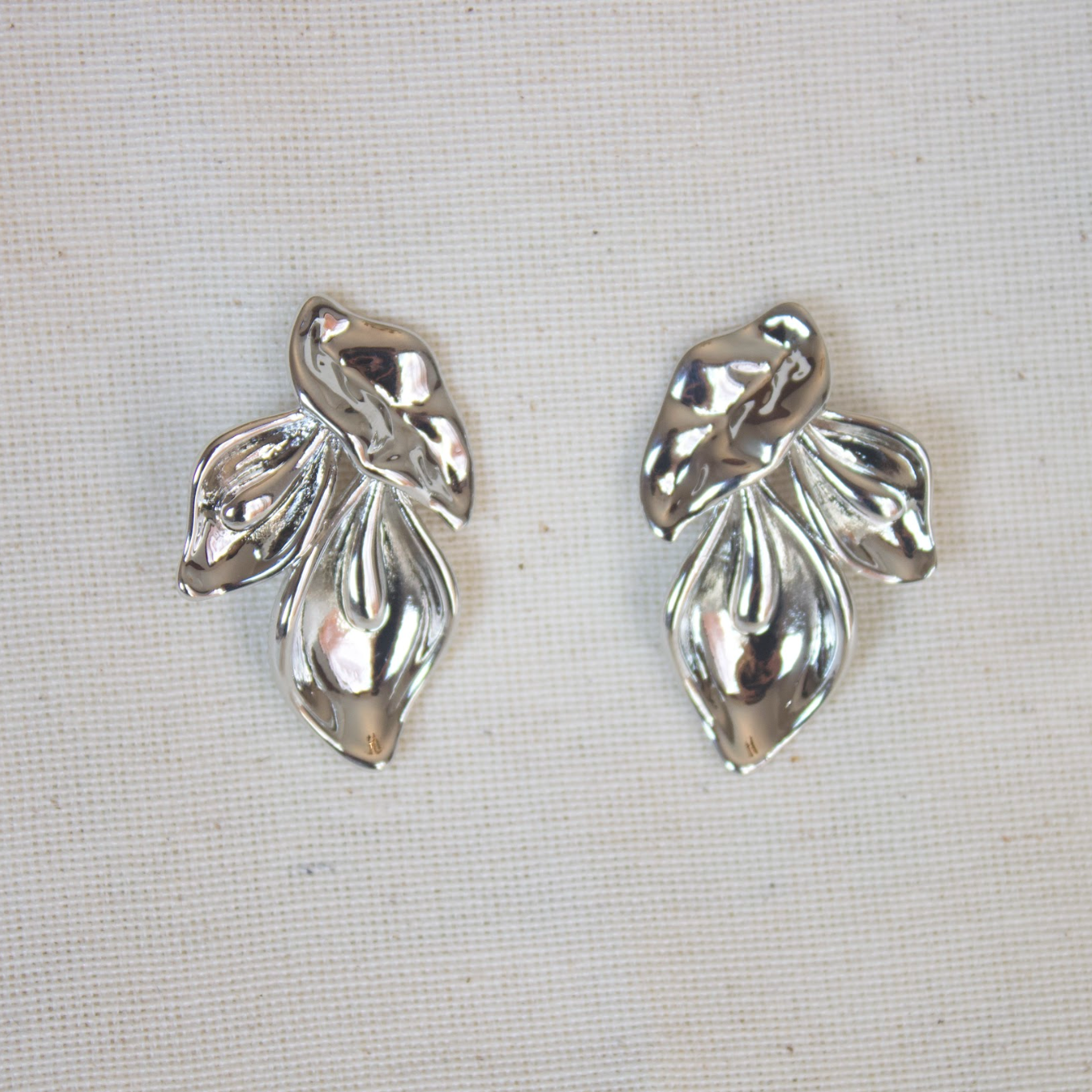 Stud media hoja plateado