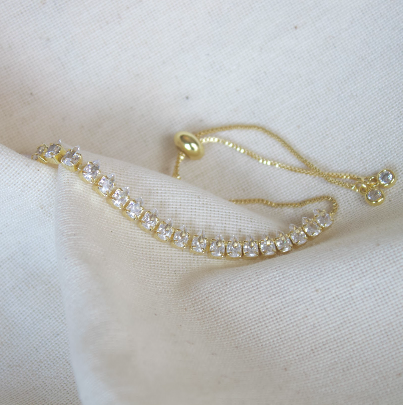Pulsera dorada circonia ovalada
