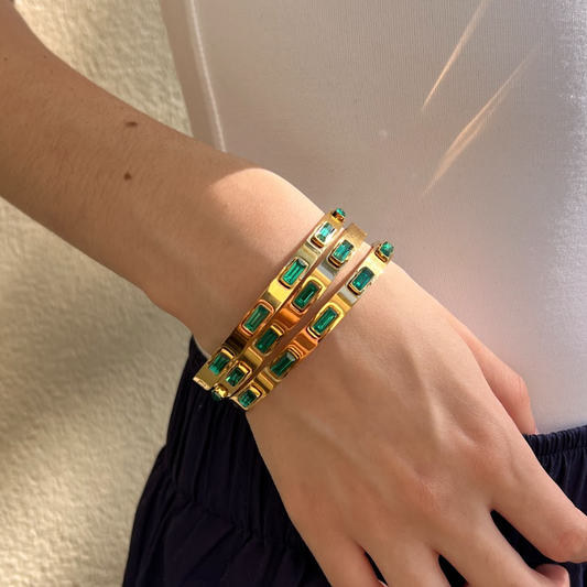 Brazalete dorado piedras verdes