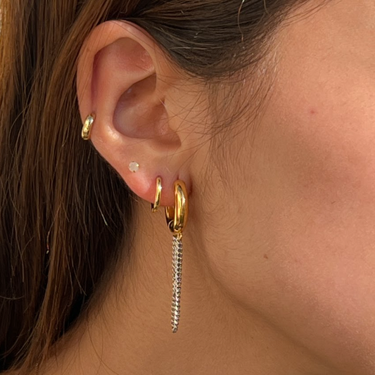 Hoops dorados con cadena plateada