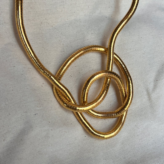 Collar moldeable dorado