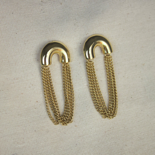 Stud medio circulo con cadena dorado