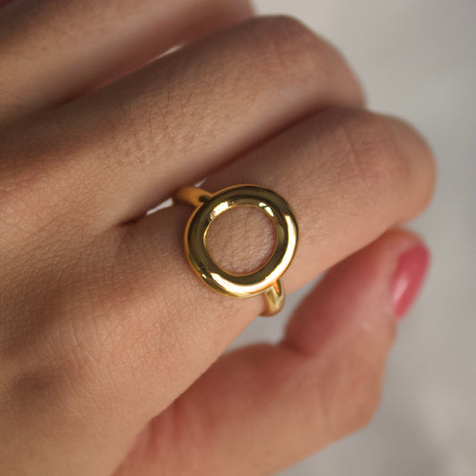 Anillo circulo dorado