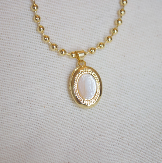 Collar dije virgen concha nácar
