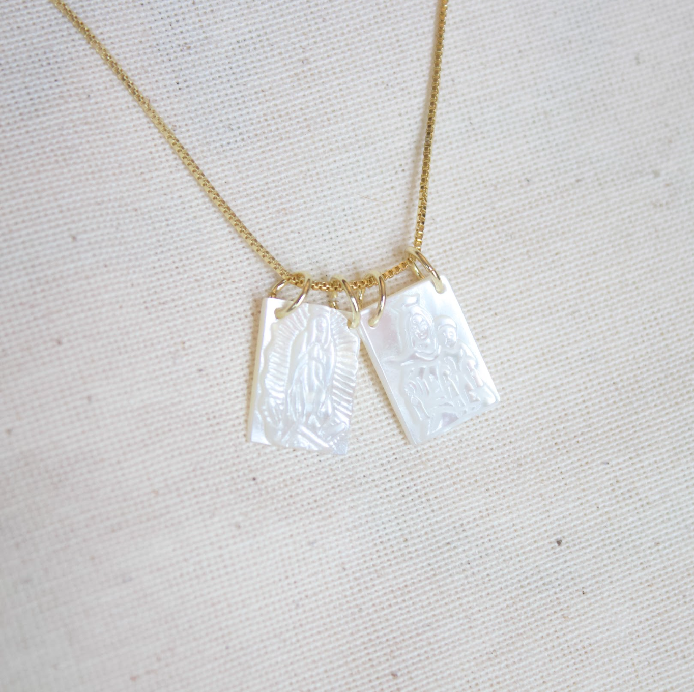 Collar escapulario en concha nácar