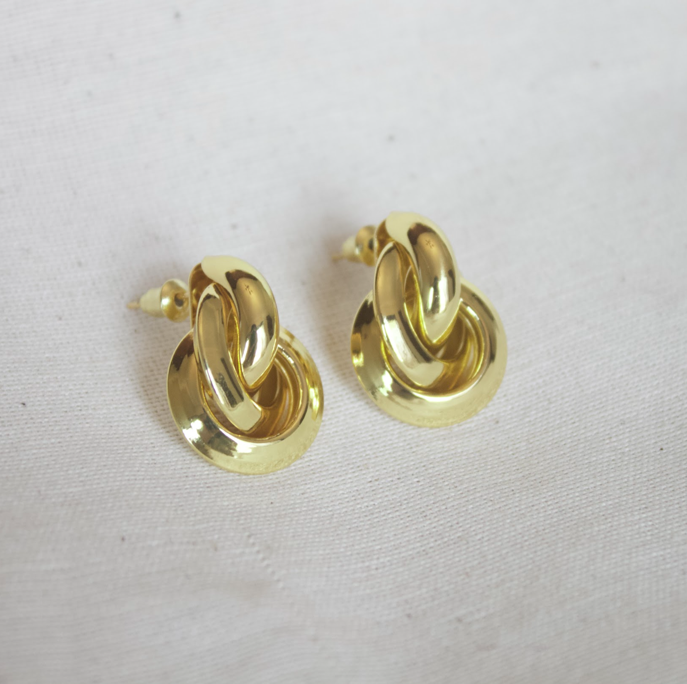 Aretes nudo chunky dorados