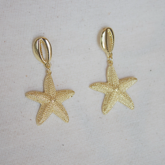 Stud concha con dije estrella de mar