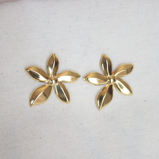 Stud dorados flor
