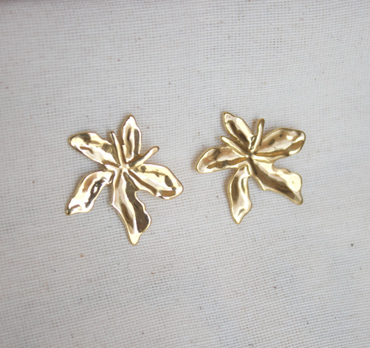 Stud dorados flor