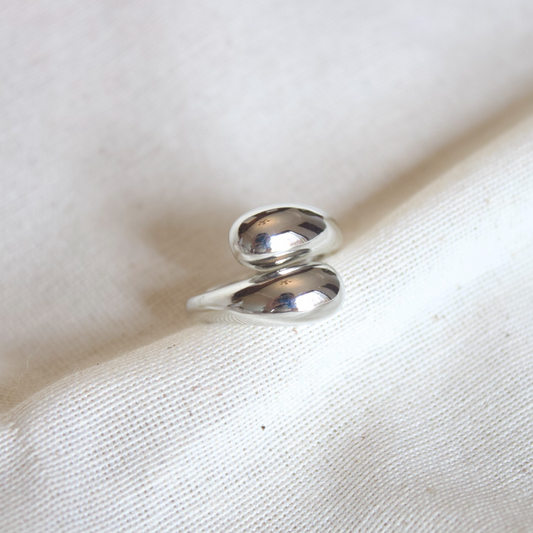 Anillo dos gotas plateado
