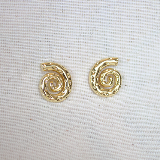 Stud caracol dorado