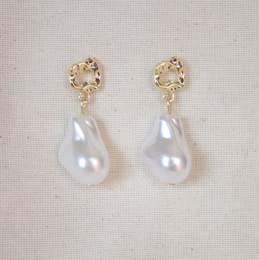 Aretes perla irregular