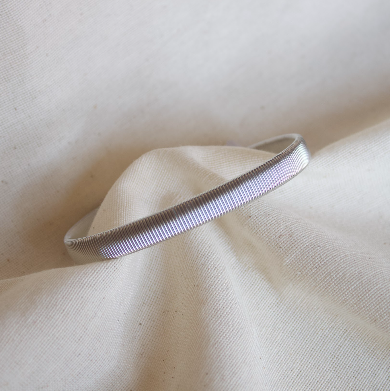 Brazalete rigido plateado