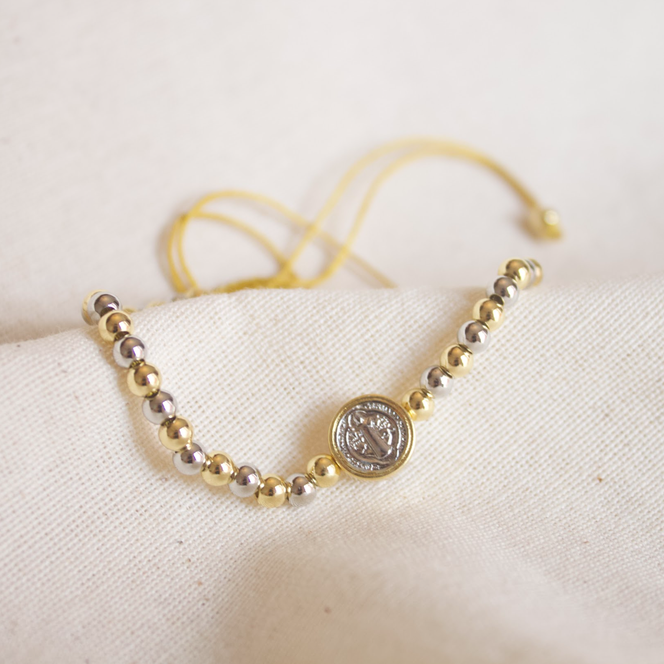 Pulsera hilo San Benito
