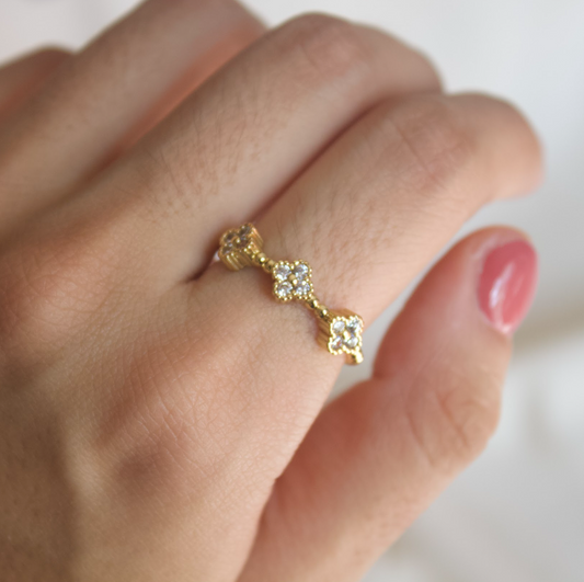Anillo trebol dorado mini