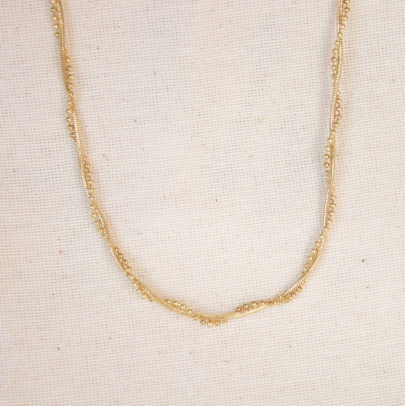 Collar dos cadenas torcidas