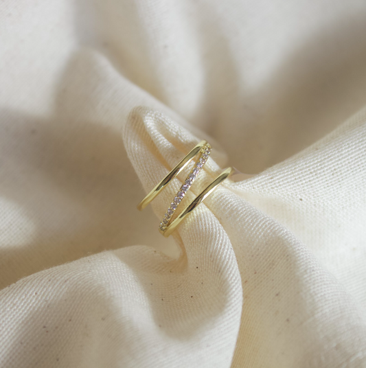 Anillo tres lineas una con circonia