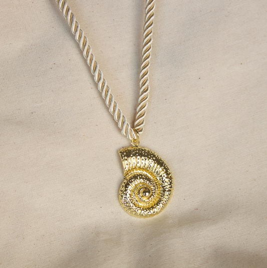 Collar dije caracol grande