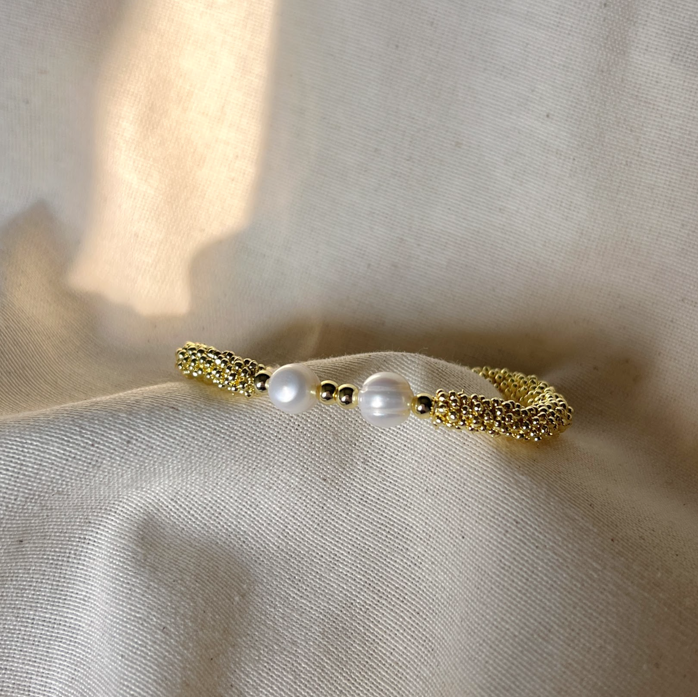 Pulsera dos perlas dorada