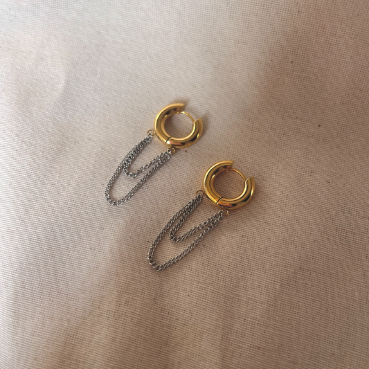 Hoops dorados con cadena plateada